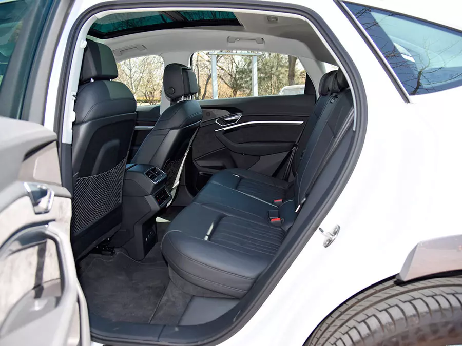 Audi e-tron Sportback 8