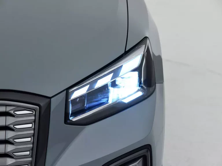 Audi Q2L e-tron 10