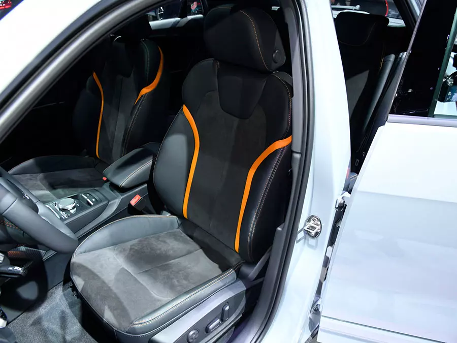 Audi Q2L e-tron 11