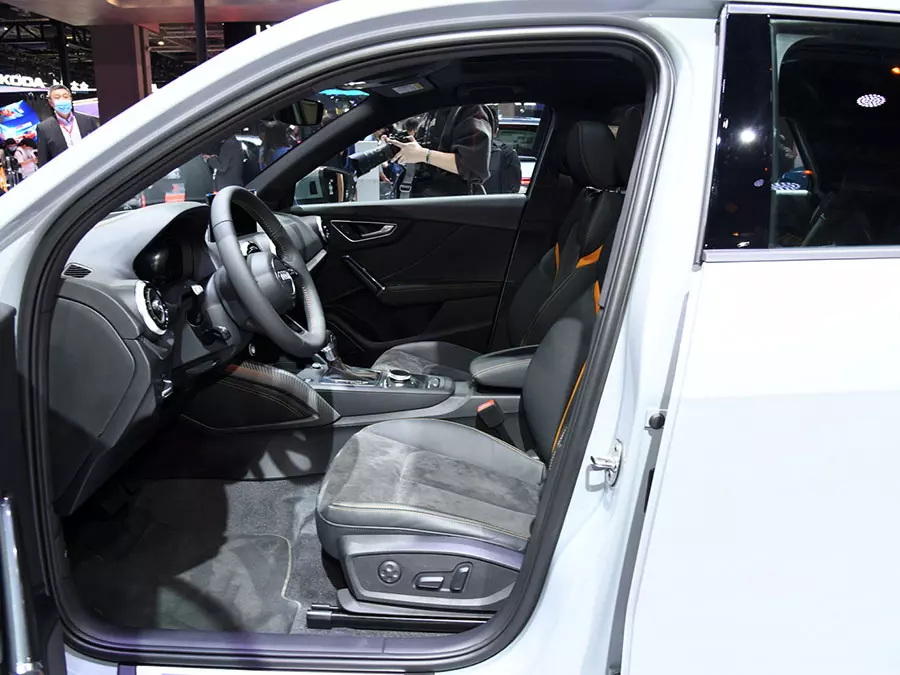 Audi Q2L e-tron 2