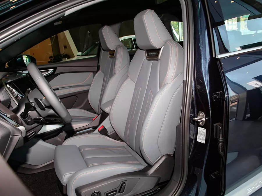 Audi Q4 e-tron 7