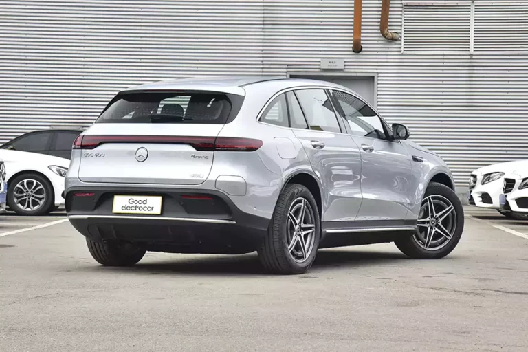 Mercedes EQC 13